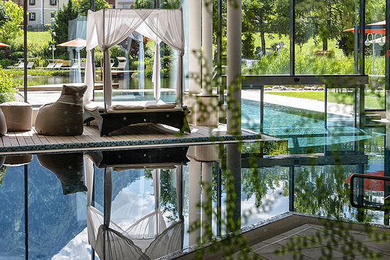  Entspannen im Wellnessbereich mit Bergpanorama Quelle: Foto Atelier Wolkersdorfer (Das Rieser) 